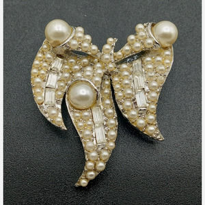 Bell Designer Signed Vintage Faux Pearl Brooch Pin